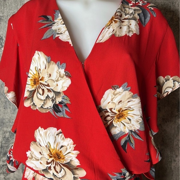 Umgee | Red Floral Faux Wrap V Neck Flutter Hem Shorts Romper Women's - Picture 3 of 11